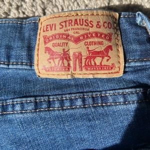 Women’s W30 L28 dark wash jeans